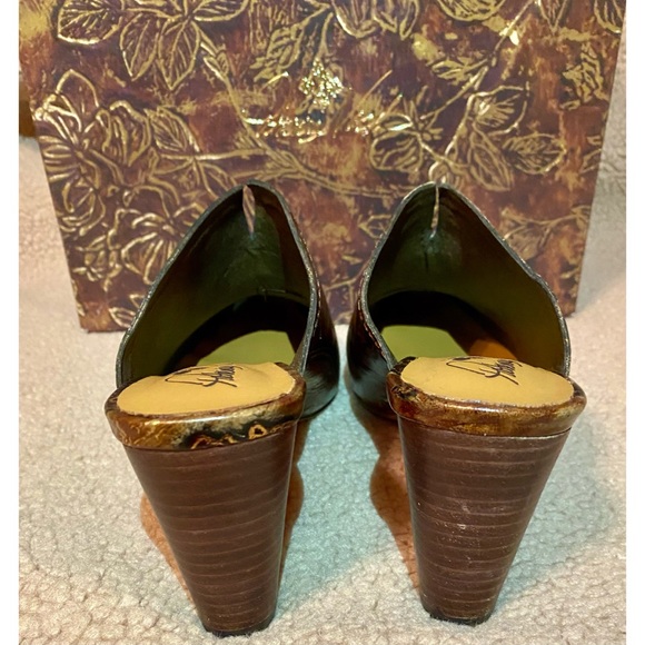 Patricia Nash Ruffina Chocolate/Gold Mules - Picture 5 of 7